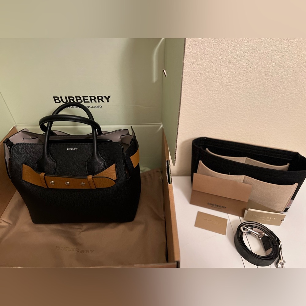 FALL DEAL - BURBERRY Belt Bag: In excellent condition. No marks or scratches.